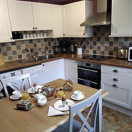 Top Floor At Cantref House 브레컨 외부 사진