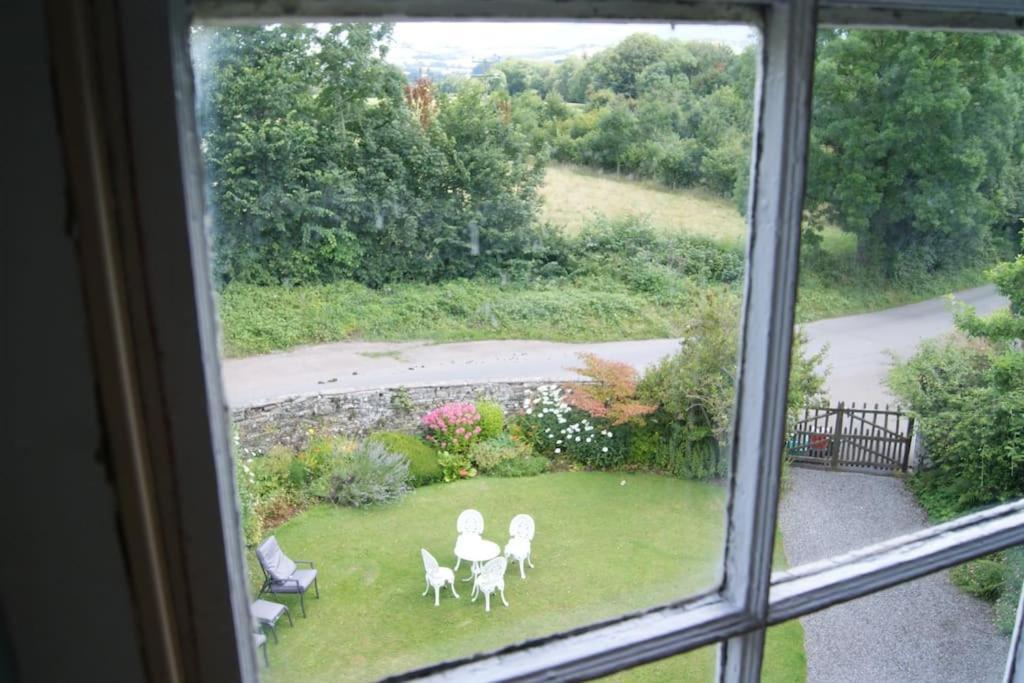 Top Floor At Cantref House 브레컨 외부 사진